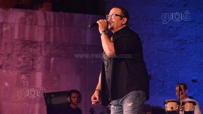 حفل استثنائي لـ هشام عباس بمحكى القلعة، والمطرب: عايز مهرجان كل شهر (فيديو)