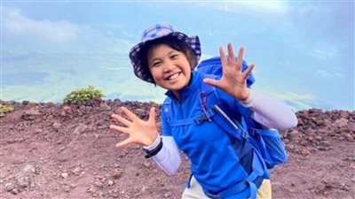 فتاة عمرها 11 عاما تستعد لتسلق أعلى قمة في أفريقيا