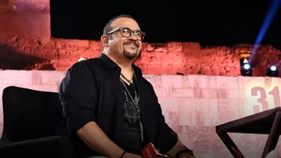 هشام عباس: بشجع كل الناس تيجي مهرجان القلعة وبحضر 5 أغاني جديدة (فيديو)
