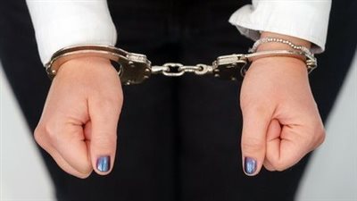 بأسلوب المغافلة، حبس سيدة لقيامها بسرقة صيدلية بالأميرية بالاشتراك مع طفليها