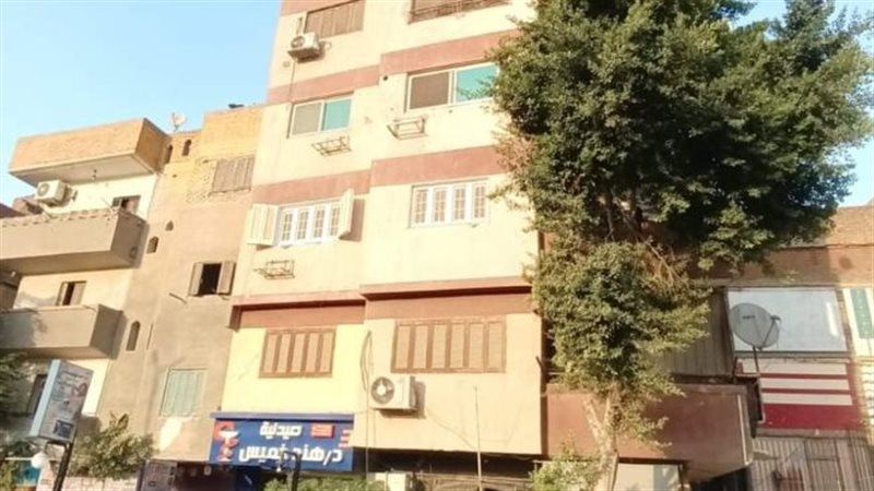 عقار مهدد بالانهيار