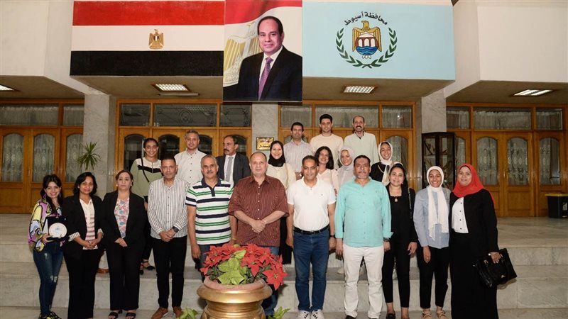 لقاء محافظ أسيوط،