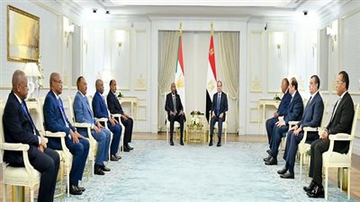  السيسي والبرهان يبحثان دعم الشعب السوداني عن طريق المساعدات الإنسانية والإغاثة