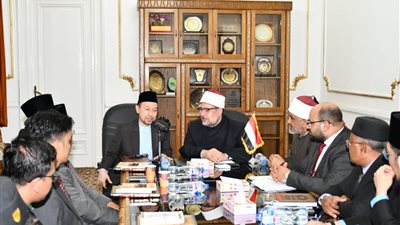 وزير الأوقاف يناقش مع مفتي ماليزيا سبل التعاون المشترك