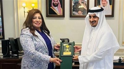 وزارة السياحة والآثار تبحث استعدادات بدء موسم العمرة الجديد