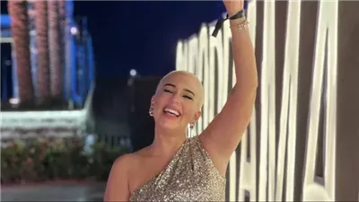 أسما شريف منير بعد حلق شعرها للمرة الثانية: 