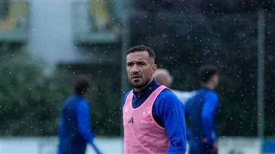  الأهلي يبدأ مفاوضات تجديد علي معلول 