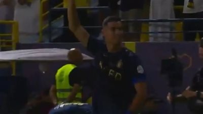 شاهد رقصة كريستيانو رونالدو على طريقة 