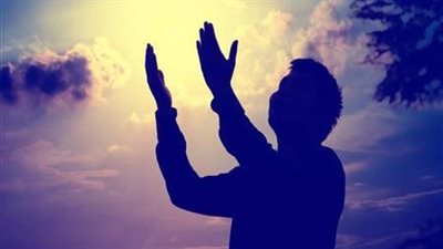 الإفتاء توضح حكم رفع اليدين في الدعاء عند النوازل