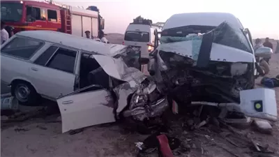 مصرع شخصين وإصابة 14 آخرين في تصادم 