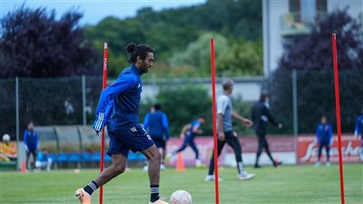 لقطة طريفة للاعبي الأهلي في تدريبات اليوم بالنمسا (فيديو)