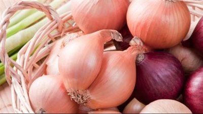 فوائد البصل، يساعد في علاج بحة الصوت ونزلات البرد والأنفلونزا 