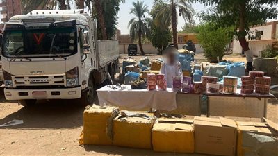 إحباط محاولة تهريب كمية من المخدرات والبضائع فى أسوان 