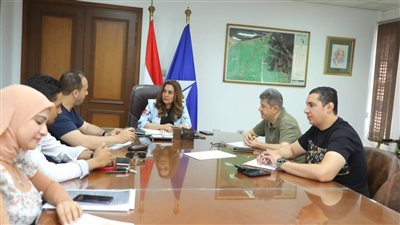 محافظ دمياط تجتمع مع ممثلى الغرفة التجارية لبحث تطوير صناعة الأثاث