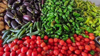 أسعار الخضراوات اليوم، انخفاض سعر 13 صنفا في سوق العبور أبرزها الطماطم