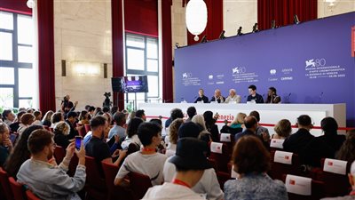 بث مباشر للمؤتمر الصحفي لأعضاء لجنة تحكيم مهرجان فينيسيا في نسخته الـ80