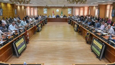 المجلس التنفيذي بالشرقية يبحث التصالحات وتقنين المباني 