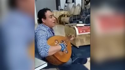 أكاديمية الفنون تنفي انتماء قارئ القرآن على العود لهيئة تدريسها