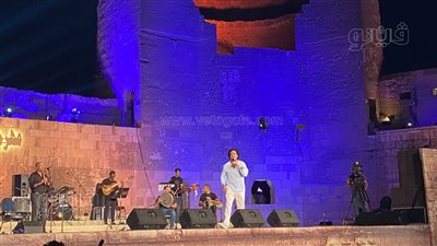 مصطفى شوقي يبدأ حفله الأول بمهرجان القلعة بـ