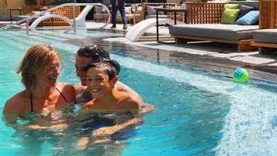 أحمد الفيشاوي ينشر صورا مع ابنه من طليقته الألمانية 