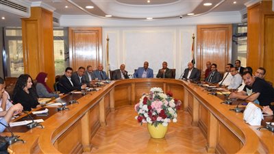 رئيس غرفة القاهرة التجارية يبحث سبل تطوير العمل الإداري
