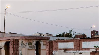 انتهاء حي ثان الإسماعيلية من رفع كفاءة الإنارة بمقابر الشهداء (صور)