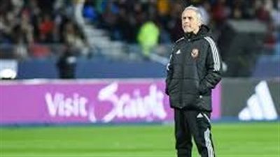 كولر يحاضر لاعبي الأهلي قبل انطلاق مران الفريق