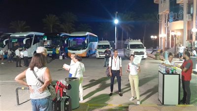 استمرار التدفق السياحي من دول أجنبية عبر طيران الشارتر بمطاري مرسى مطروح والعلمين (صور) 