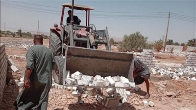 إزالة 16 حالة تعد في المهد بمركز إسنا بالأقصر