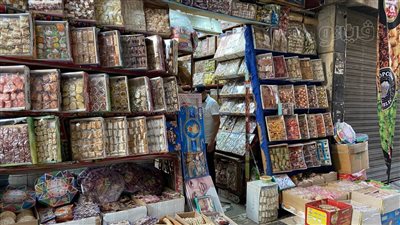 غلاء الأسعار يقضي على مصانع تحت السلم، ونصائح لازم تعرفها قبل شراء حلاوة المولد (فيديو)