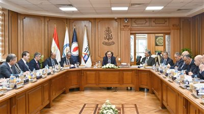 وزير البترول يتابع أعمال التطوير بمشروعات التكرير بالإسكندرية