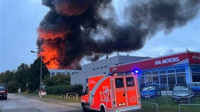 حريق ضخم يلتهم مستودعا في برلين (فيديو)