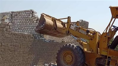 إزالة 21 حالة تعد على مساحة 1980 م2 بالبحيرة (صور)