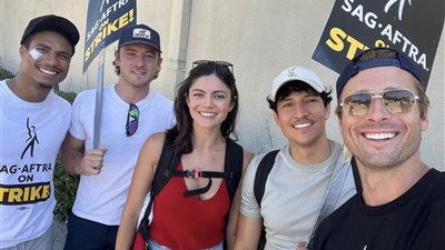 نجوم فيلم TOP GUN: MAVERICK يشاركون في مظاهرات إضراب ممثلي هوليوود
