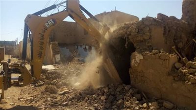 حملة مكثفة لإزالة المنازل الآيلة للسقوط بواحة الداخلة 