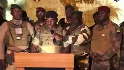 المعارضة بالجابون تطالب العسكريين بإعادة السلطة للمدنيين