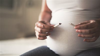 ولادة جنين ميت، 7 مخاطر لتدخين الأم الحامل وهذه أضرار السجائر الإلكترونية