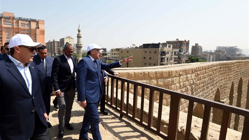 رئيس الوزراء يفتتح