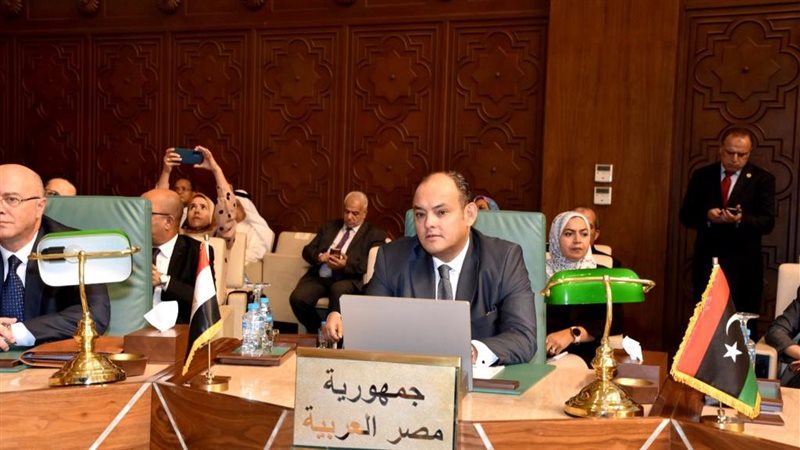 وزير الصناعة خلال