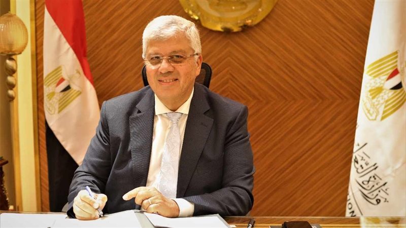 الدكتور أيمن عاشور