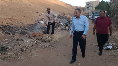 رئيس مركز الداخلة يقود حملة نظافة وإزالة إشغالات بمدينة موط (صور)