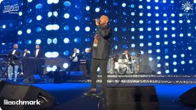 محمود العسيلي ينسى كلمات الأغنية التي أهداها لتركي آل الشيخ في حفله بجدة 