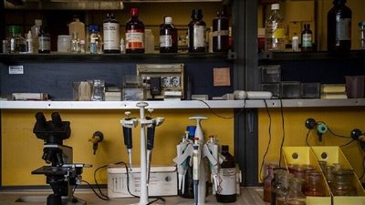 رئيس مجلس الأمن الروسي يحذر العالم من انتشار فيروسات مصنعة في المعامل 