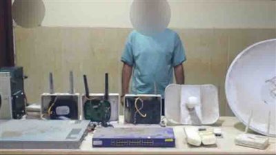 ضبط شخص لقيامه بإدارة شبكة توزيع إنترنت بدون ترخيص بمصر القديمة