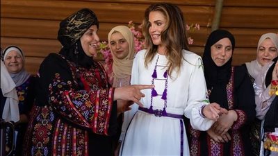  بأغنية إيه اليوم الحلو ده، الملكة رانيا تطفئ 53 شمعة