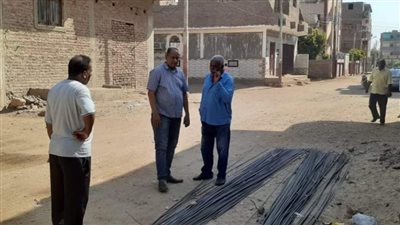 رئيس الطود بالأقصر يتابع الرفع المساحي للأحوزة العمرانية بنجع العقاربة