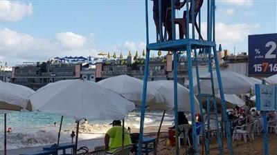 غريق جديد بشاطئ كناري بالعجمي وإدارة السياحة ترفع الرايات الحمراء 