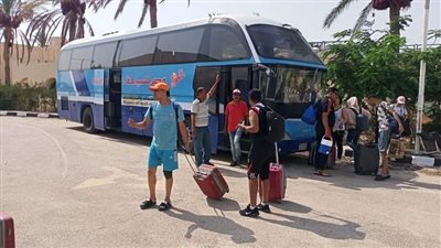 وصول الفرق المصرية المشاركة في مهرجان الإسماعيلية الدولي للفنون الشعبية (صور) 