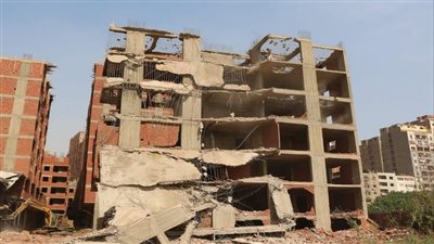 إزالة عدد من مخالفات البناء فى حملة بالقاهرة الجديدة 