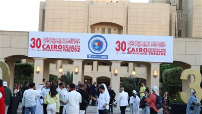 توافد ضيوف حفل افتتاح مهرجان القاهرة للمسرح التجريبي بدار الأوبرا